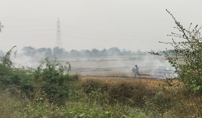 Farmers burnt stubble, people were troubled by the smoke.