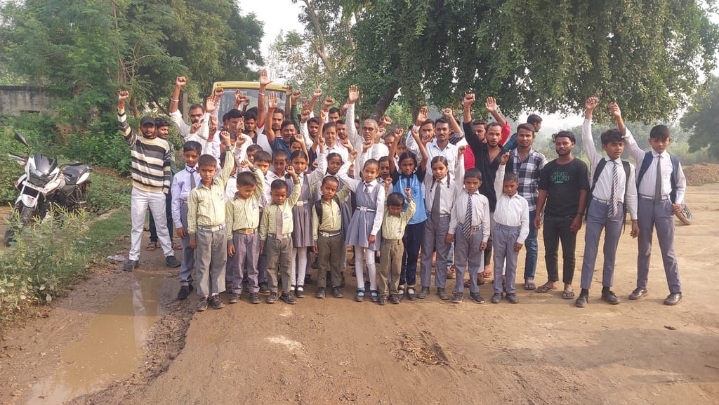Protest against the poor condition of the road