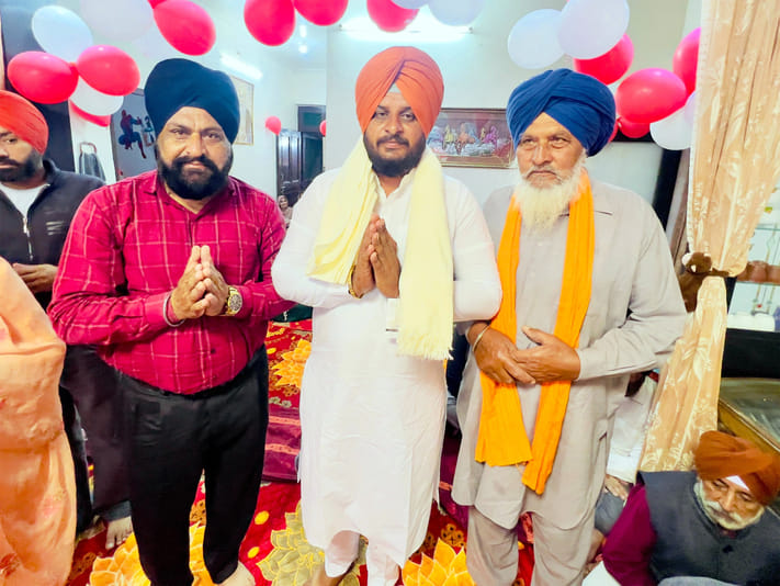 Announcements of Sat Shri Akal, So Nihal echoed in Dera Ramnagar.