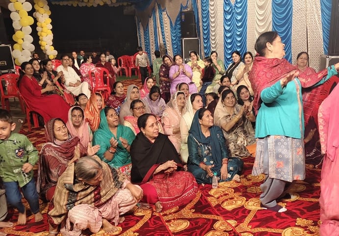 Devotees were moved to hear the leela of Shri Krishna.