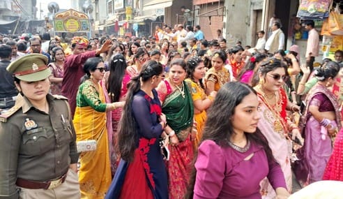 Celebrated Janma Kalyanak, devotees danced in the procession