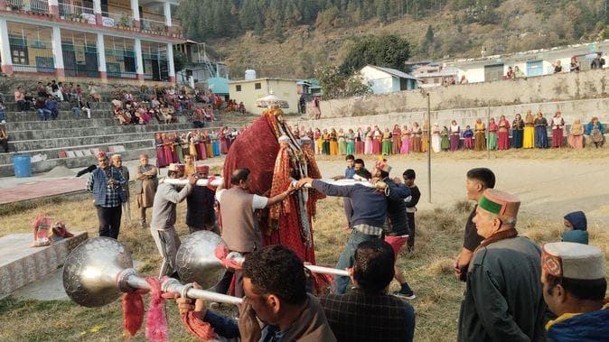 Deity Vyas Rishi was given a grand welcome in Karana village.