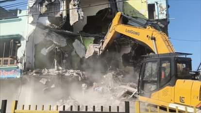 Ujjain News: UDA Launches Major Demolition Drive on Mahakal Temple Route, 12 Structures Razed in Begumbagh