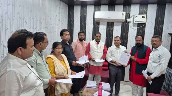 SDM met citizens and appealed to them to become voters.