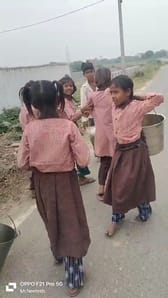 AGRA NEWS FATEHABAD SCHOOL WATER BUCKET