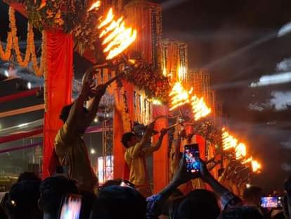The fair begins with a grand aarti at the Ganga Ghat