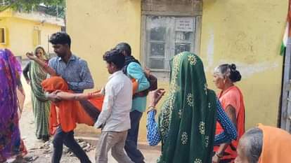 Pregnant woman runs away from labour room insisting on delivery in a private hospital