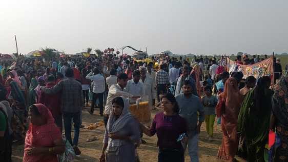A fair was organised on the banks of the Sangam, people enjoyed boating.