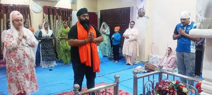 Satguru Nanak appeared and the fog vanished and the world became bright.