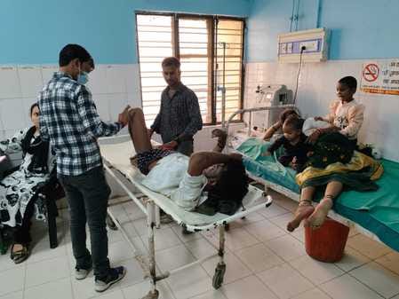35 kg rock fell from the top of Kalinjar Fort, seven injured, one serious