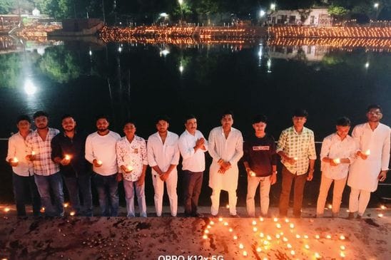 Brahmin Kalyan Sabha organised a Deepawali at Varaha Ghat.