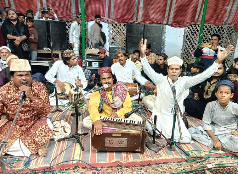 Qawwals presented Sufiana Kalam in the Urs