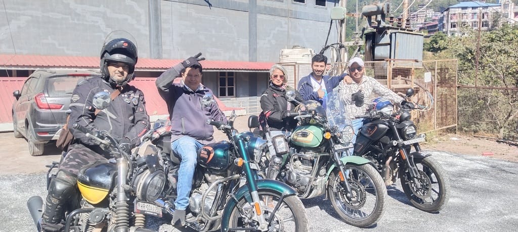 Bike rider tourists gave the message of clean Himachal