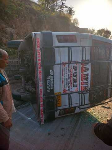 राजोरी ठंडीकस्सी सड़क हादसे के स्पॉट के फोटो स्रोत संवाद