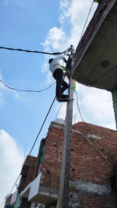 Five people were caught stealing electricity, and connections of 10 defaulters were disconnected.