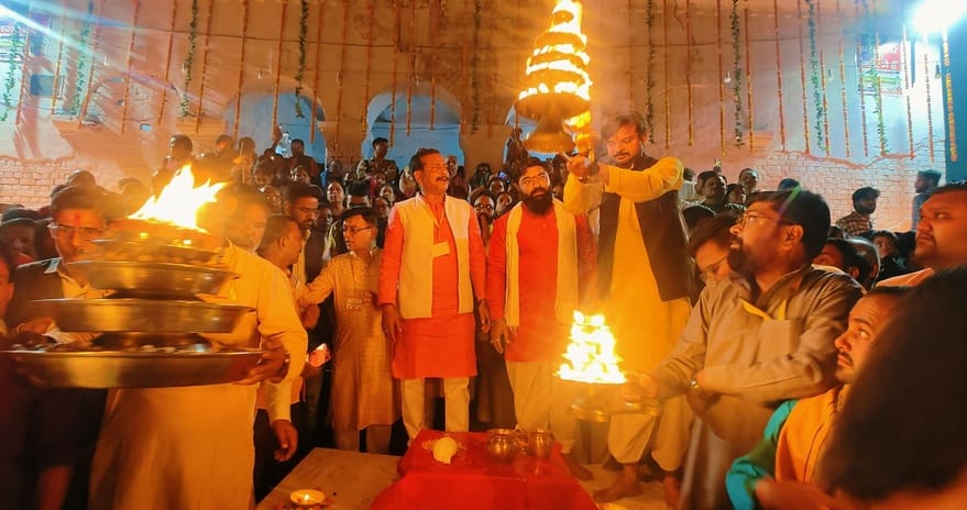 Seth Ghat lit up with thousands of lamps