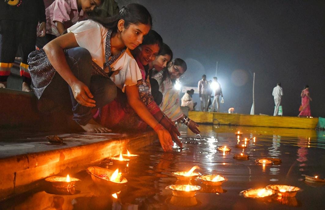 Kudiaghat illuminated with 2100 lamps