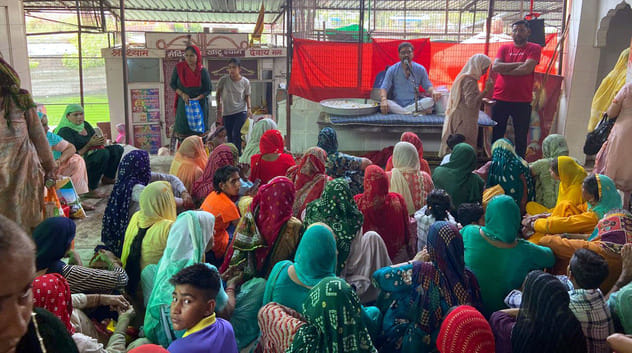 A huge crowd of devotees gathered on Kartik Purnima