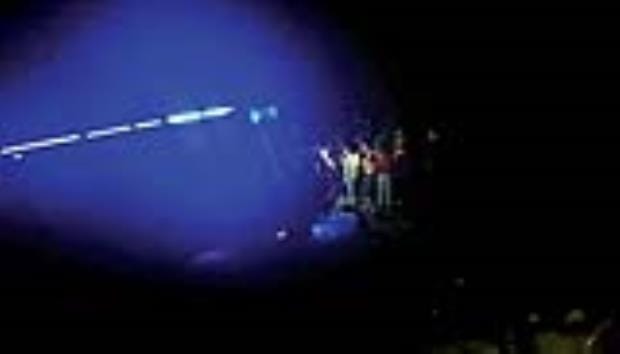 The accident occurred at 2:30 a.m. A sleeper bus overturned on the Agra Expressway, injuring more than 40 people.