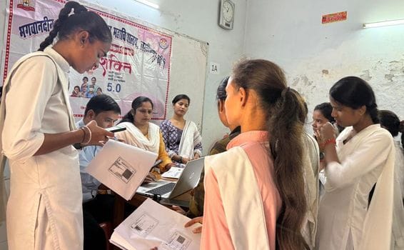 The process of making DL was explained to the girl students at the help desk