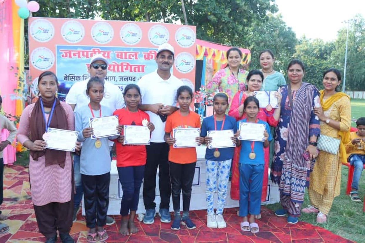 Abhishek and Rashmi top the 100 meter race