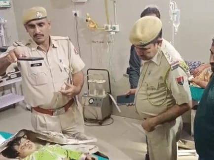 जांच करने अस्पताल पहुंचे पुलिस अधिकारी