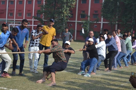 SS College wins 100m relay race
