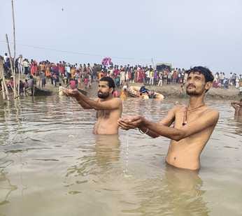 A wave of devotion swept through the Thuthwa fair, devotees took a dip