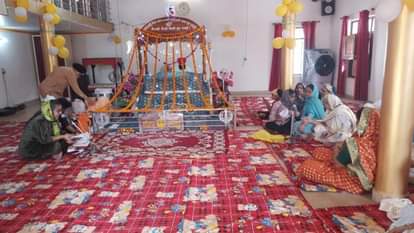 Delighted with Kirtan and Guruvani