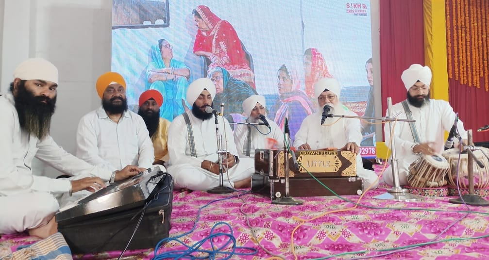 Satguru Nanak appeared, the fog disappeared and the world became bright.