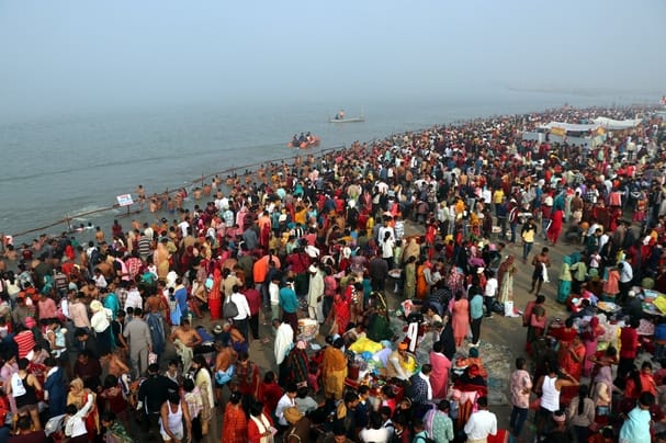 Lakhs of devotees took a holy dip in the Ganga.