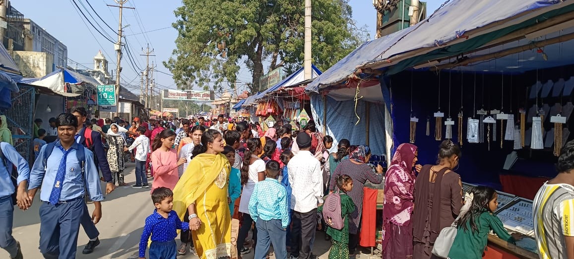 People did a lot of shopping on the third day of the Budhi Ganga fair.