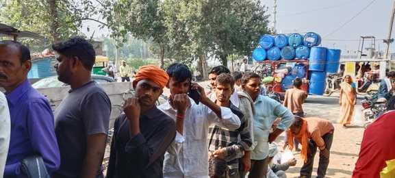 Data is full of DAP, farmers are just waiting at the centers