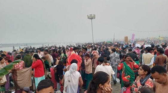 Devotees gathered in Kakora, Har Har Gange echoed with every dip.