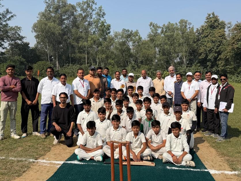 UDCA, Vidya Niketan, Rajendra Giri and St. John's teams won in cricket