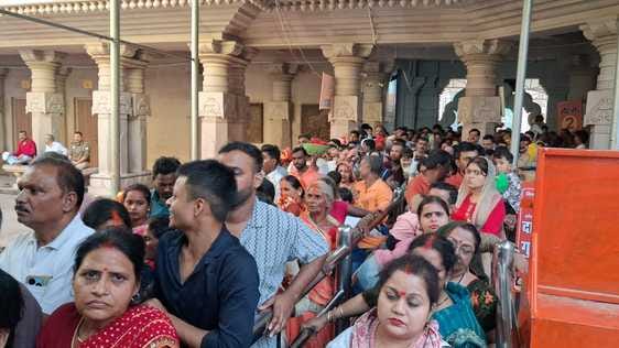 On the occasion of Kartik Purnima, 2.5 lakh devotees visited Maa Vindhyavasini.