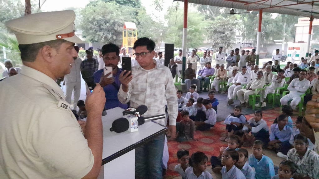 Youth should stay away from drugs and use their energy in education and sports.