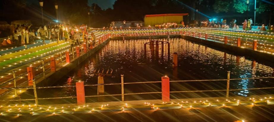 Khadda's Mansarovar pond is illuminated with light.
