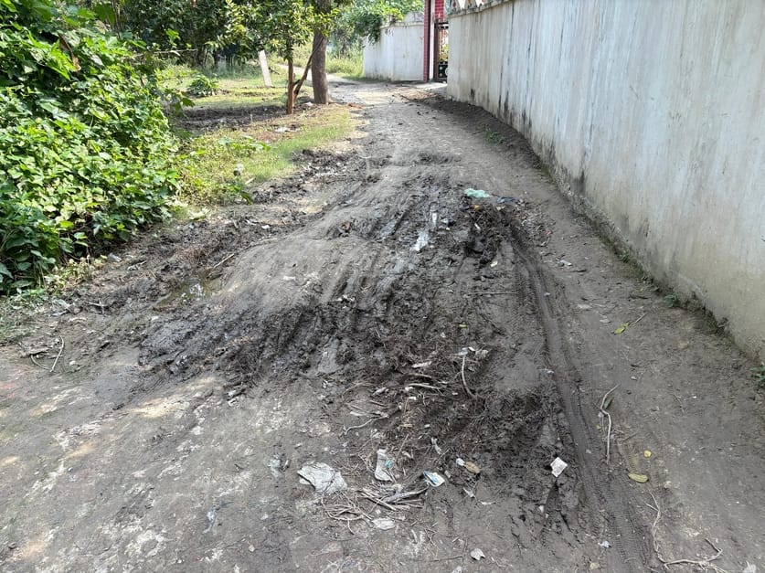 Five lakh 80 thousand rupees were withdrawn three times for 200 meter road, the road remained as it was.