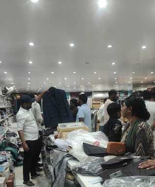 Winter is knocking...the market for warm clothes picks up pace