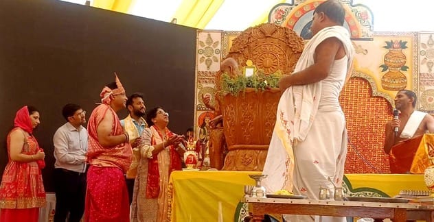 Lord seated in the temple with Moksha Kalyanak