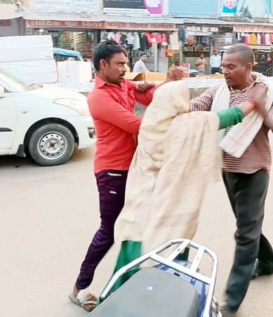 A scuffle broke out with a home guard at the police station gate in Puwaiyan.