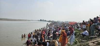 200,000 devotees take Ganga bath on Kartik Purnima
