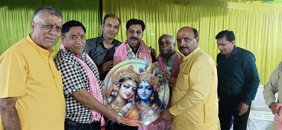A grand procession was taken out on the occasion of Tulsi Vivah.