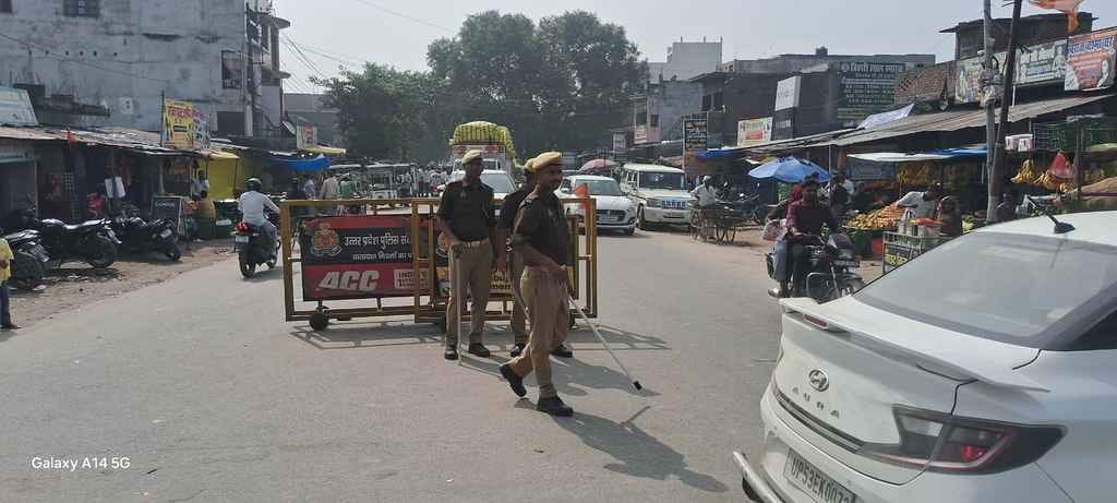 The movement of vehicles started on the highway from late evening