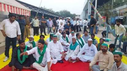Farmers begin indefinite sit-in protest at Toyota showroom