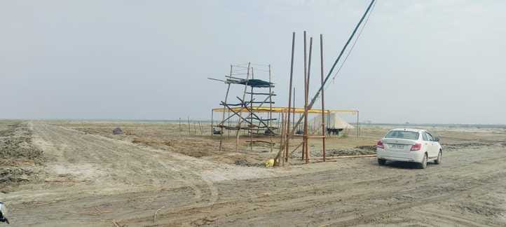 The banks of the Ganges were bustling for five days, now deserted.