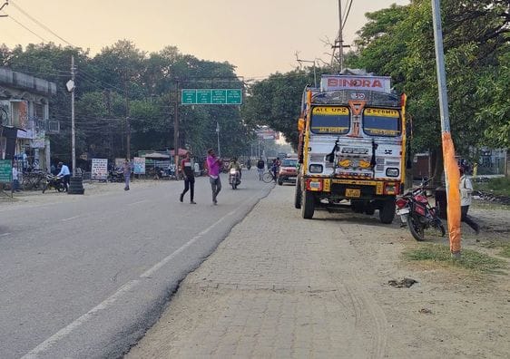 Trucks parked on the side of the highway are becoming the cause of accidents.