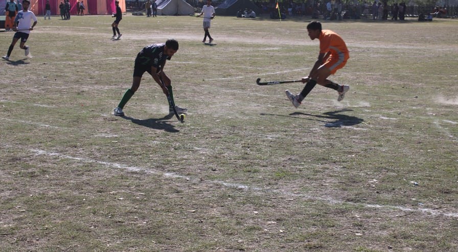 Girls' school defeated Sidhkund team by 3-1.
