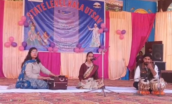Isha is spreading magic with her voice, not her eyesight.